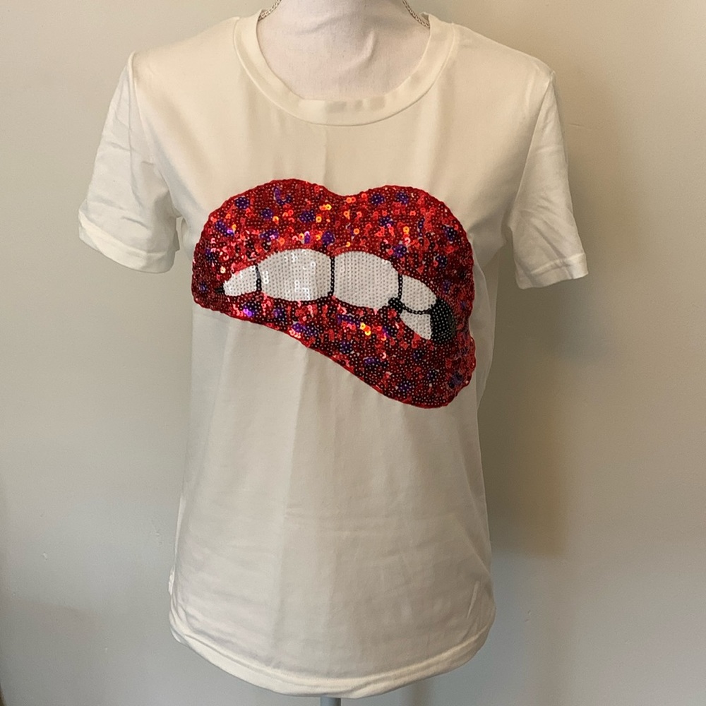 Sequined biting lip t shirt